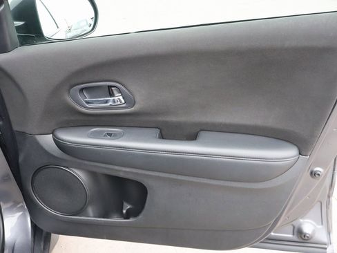 Used 2018 Honda HR-V LX image 13