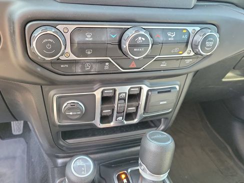 Used 2023 Jeep Gladiator Sport AWD/4WD image 31