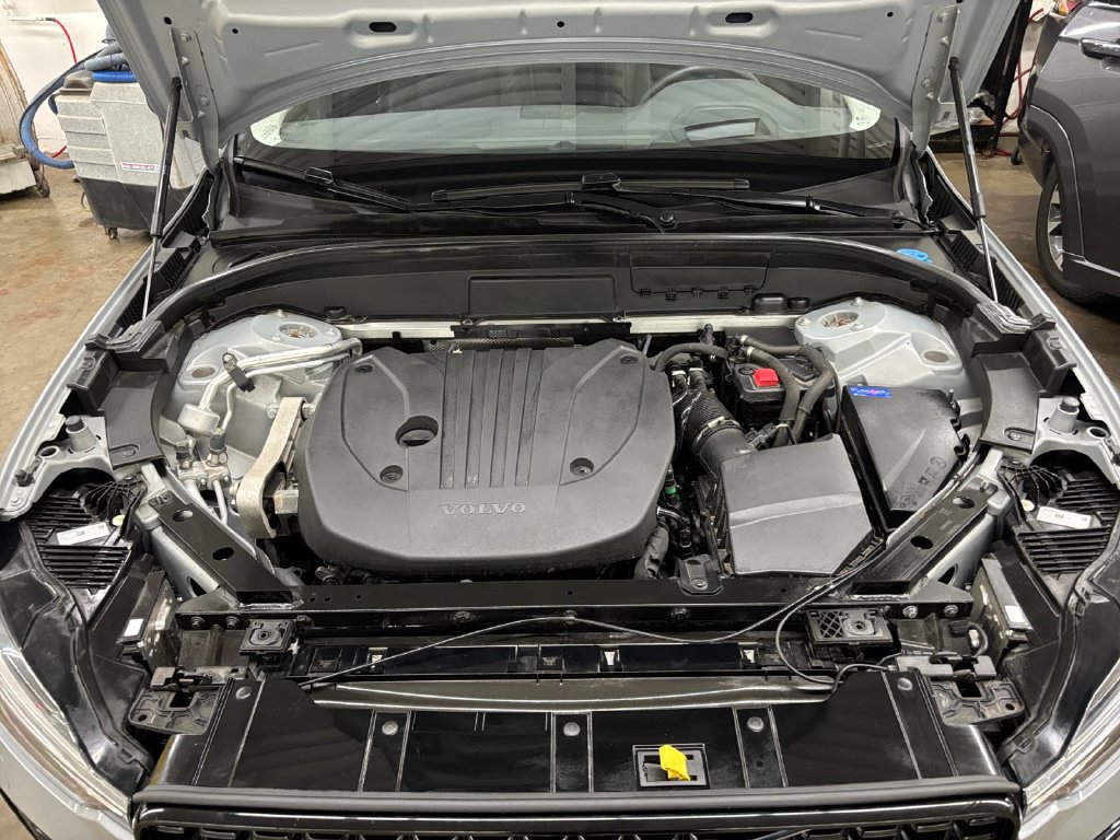 Certified 2024 Volvo XC60 B5 Ultimate w/ Protection Package Premier AWD/4WD image 9