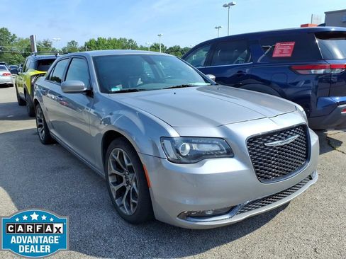 Used 2018 Chrysler 300 S RWD image 1
