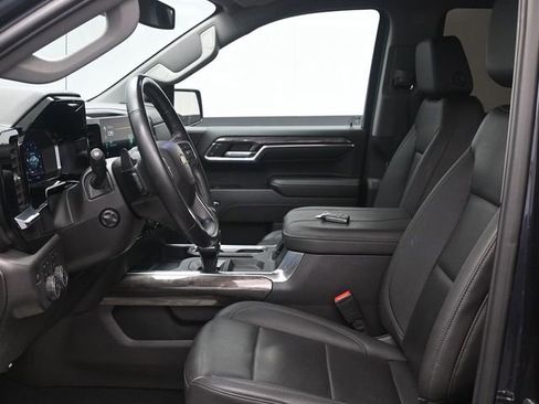 Used 2024 Chevrolet Silverado 1500 LTZ w/ Z71 Off-Road Package AWD/4WD image 6