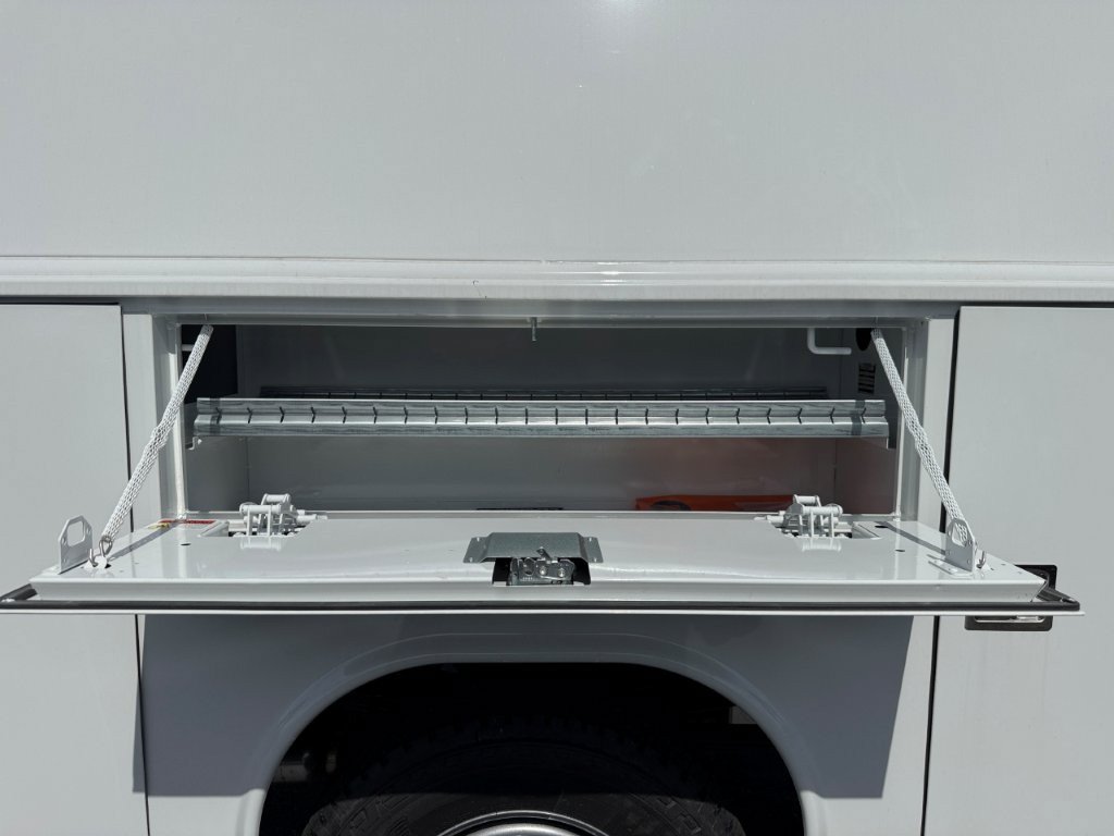 New 2027 Ford F350 XL w/ XL Chrome Package AWD/4WD image 12