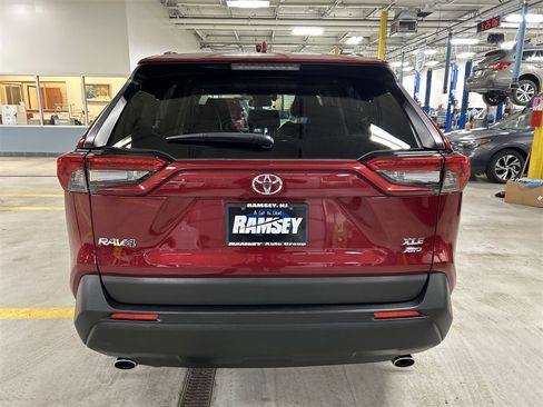 Used 2021 Toyota RAV4 XLE Premium image 26