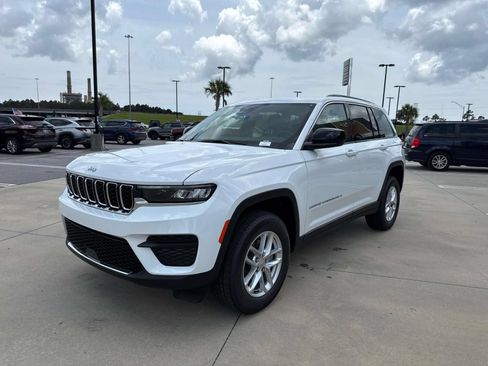 New 2026 Jeep Grand Cherokee Laredo RWD image 3