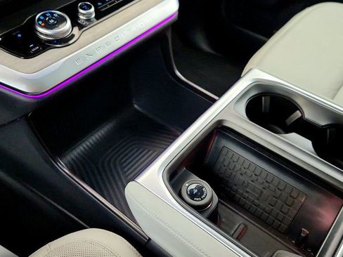 Used 2025 Ford Expedition Max Platinum image 16