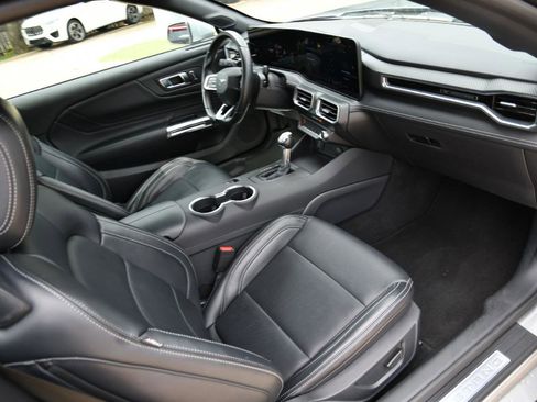Used 2025 Ford Mustang Premium RWD image 30