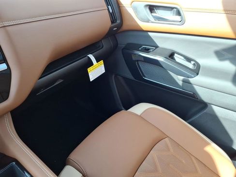 New 2026 Nissan Pathfinder Platinum image 22