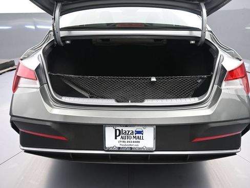 Certified 2025 Hyundai Elantra SE FWD image 21