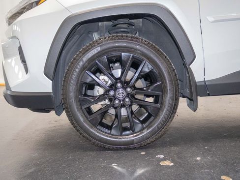 Used 2023 Toyota RAV4 XLE Premium AWD/4WD image 9