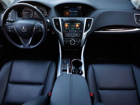 Used 2016 Acura TLX V6 image 2