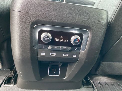 Used 2024 GMC Yukon XL Denali w/ Advanced Technology Package image 27