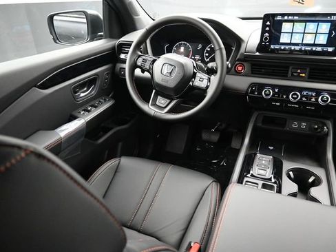 Certified 2025 Honda Pilot TrailSport image 10