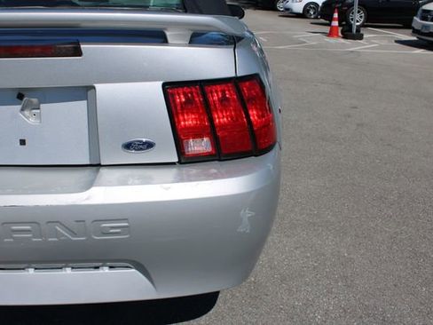 Used 2004 Ford Mustang Convertible RWD image 30