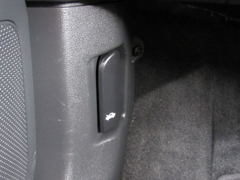 Used 2023 Nissan Rogue SV w/ SV Premium B Package image 16