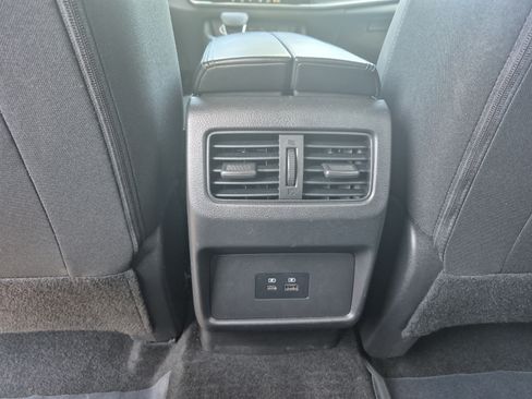 Certified 2023 Nissan Rogue SV FWD image 16