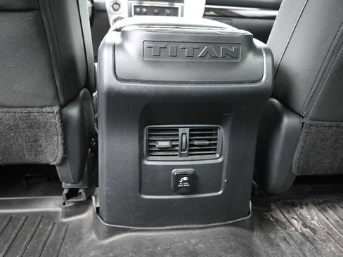 Used 2018 Nissan Titan SV w/ SV Convenience Package image 27