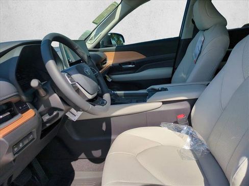 New 2026 Toyota Grand Highlander AWD image 4