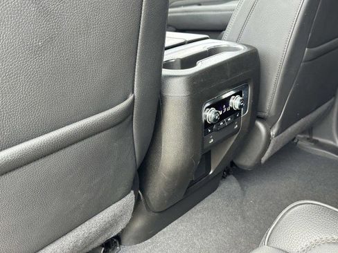 Used 2022 GMC Yukon XL Denali image 14