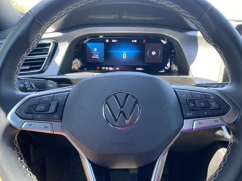 Used 2025 Volkswagen Atlas Cross Sport SE AWD/4WD image 22