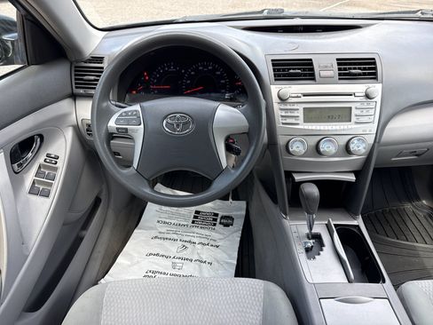 Used 2010 Toyota Camry LE FWD image 14