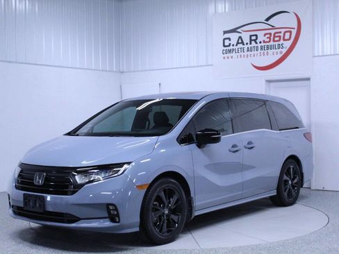 Used 2023 Honda Odyssey Sport image 2