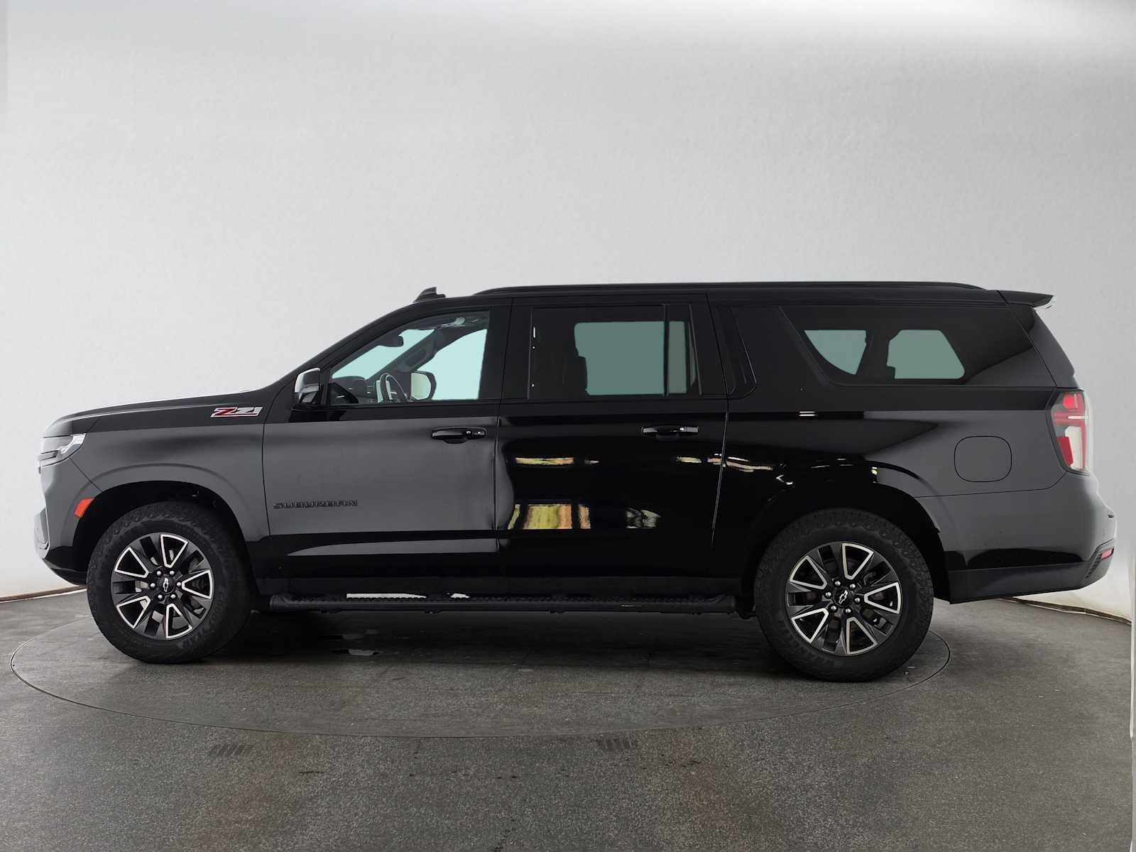 Used 2023 Chevrolet Suburban Z71 w/ Luxury Package AWD/4WD image 6