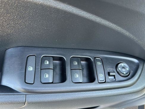 Used 2023 Hyundai Venue SEL FWD image 19