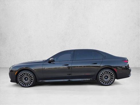 Used 2025 BMW 760i xDrive w/ Executive Package AWD/4WD image 9
