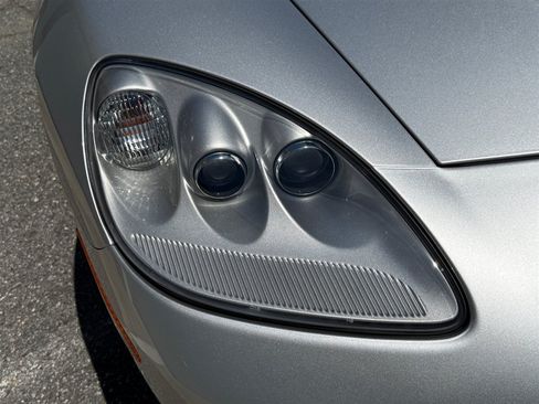 Used 2005 Chevrolet Corvette Convertible w/ Preferred Equipment Group RWD image 19