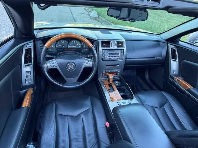 Used 2004 Cadillac XLR RWD image 18