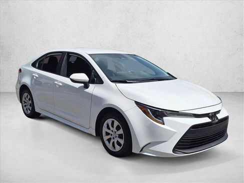 Used 2024 Toyota Corolla LE FWD image 3