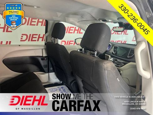 Used 2021 Chrysler Pacifica Touring w/ Cold Weather Group FWD image 11