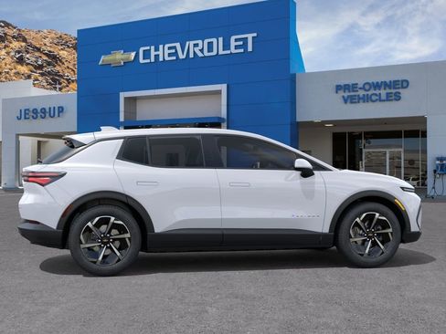 New 2026 Chevrolet Equinox EV LT image 5