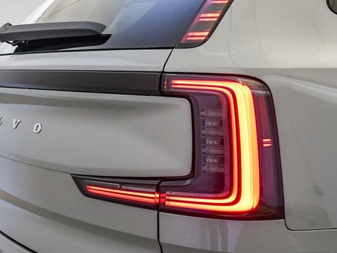 New 2025 Volvo EX90 Ultra w/ Protection Package Premier image 13