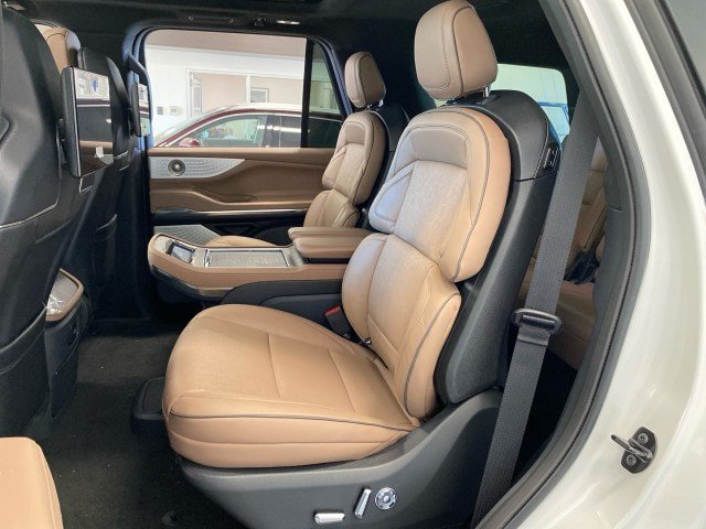 New 2027 Lincoln Navigator Black Label AWD/4WD image 13