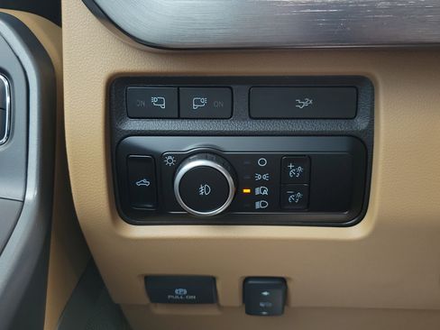 Used 2023 Ford F250 Lariat w/ Sport Appearance Package AWD/4WD image 29