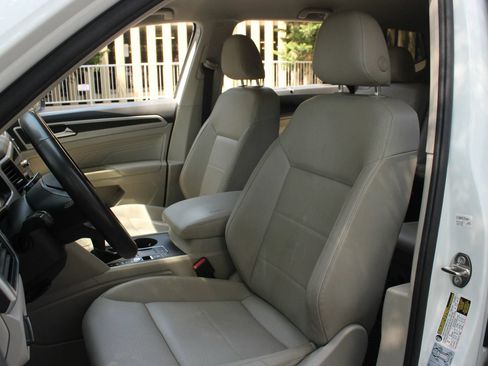 Used 2021 Volkswagen Atlas SE FWD image 16