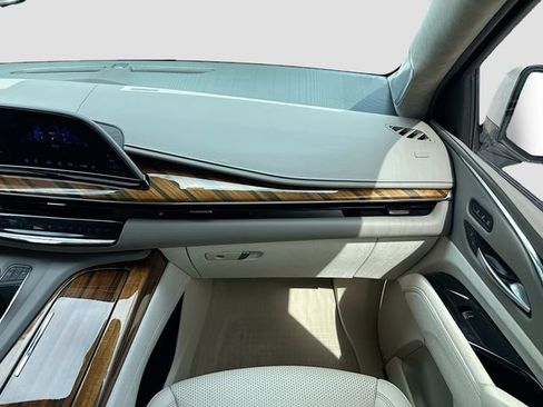 Used 2024 Cadillac Escalade Sport Platinum w/ LPO, ONYX Package AWD/4WD image 19