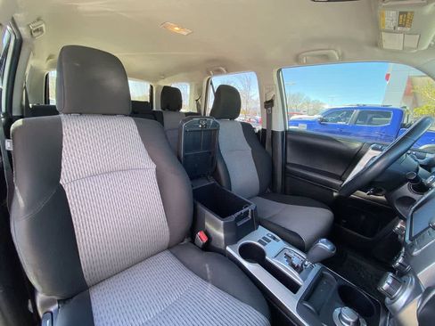 Used 2019 Toyota 4Runner SR5 AWD/4WD image 27