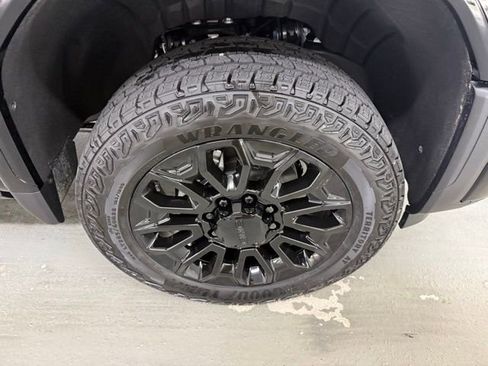 New 2025 GMC Sierra 2500 Denali w/ Denali Reserve Package image 4