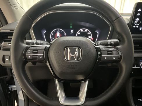 Used 2023 Honda Pilot Touring image 12