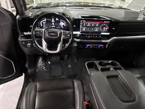 Used 2025 GMC Sierra 1500 SLT AWD/4WD image 32