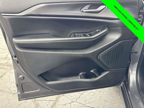 Used 2023 Jeep Grand Cherokee L Laredo image 9