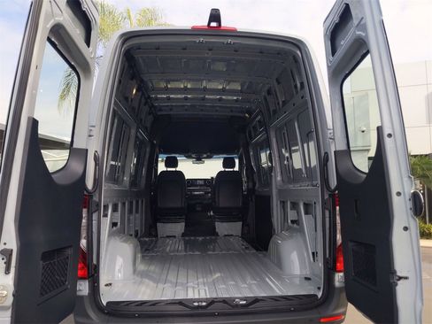 New 2025 Mercedes-Benz Sprinter 2500 image 10