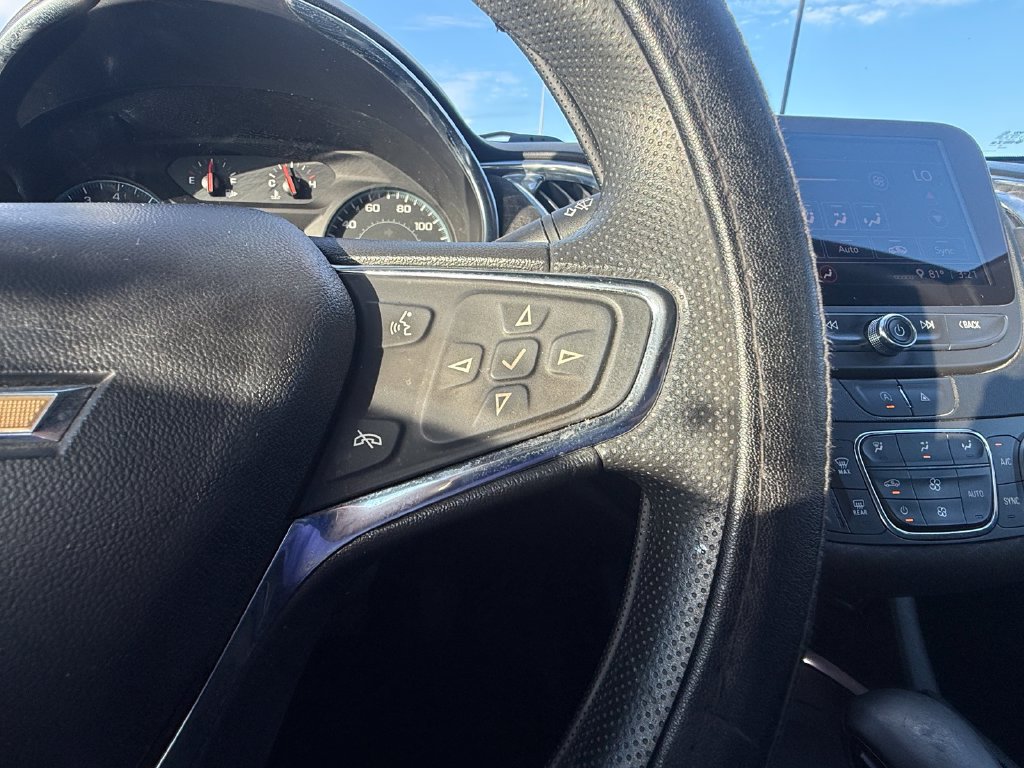 Used 2021 Chevrolet Malibu LT FWD image 16