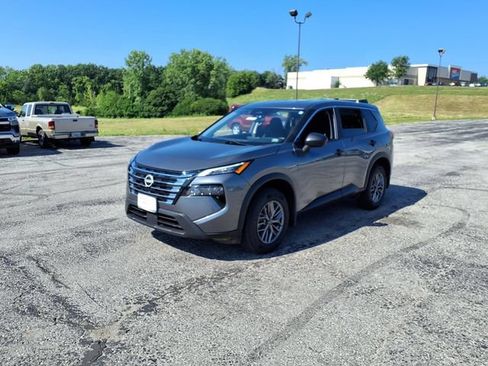 Used 2024 Nissan Rogue S AWD/4WD image 11