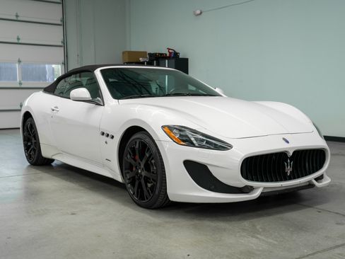 Used 2016 Maserati GranTurismo Sport RWD image 38