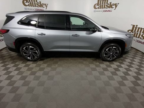 Used 2026 Buick Enclave Sport Touring w/ Power Package FWD image 9