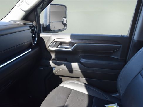Used 2025 Chevrolet Silverado 2500 LTZ w/ LTZ Plus Package AWD/4WD image 19