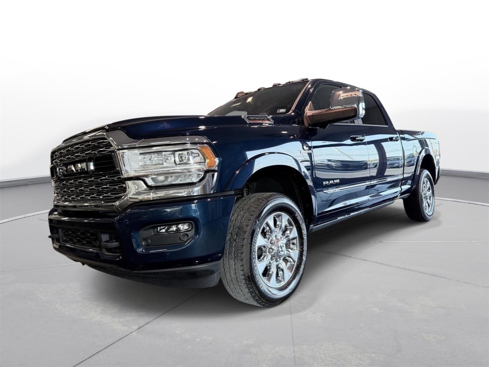 Used 2024 RAM 3500 Limited AWD/4WD image 3